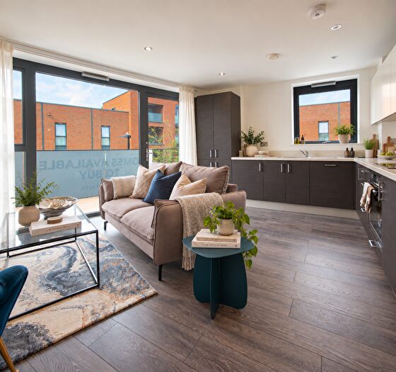 2 Bedroom Flat For Sale In Tewkesbury Road, West Ealing, W13