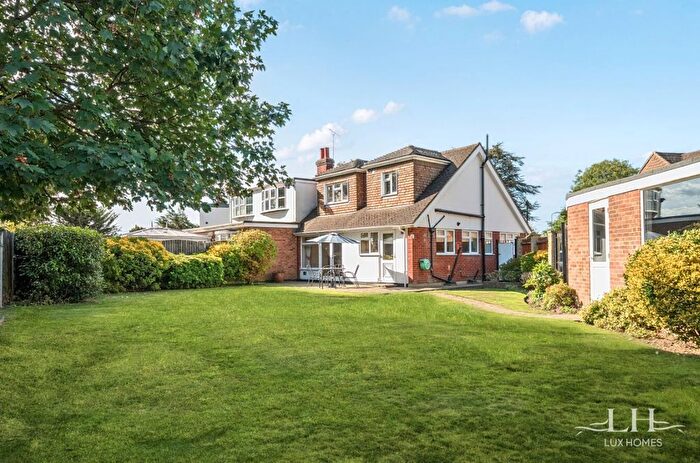 3 Bedroom Bungalow For Sale In Beverley Close, Emerson Park, RM11