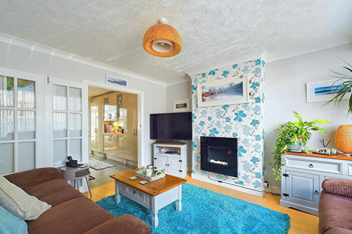 3 Bedroom Terraced House For Sale In Goldsmith Road, Worthing, BN14