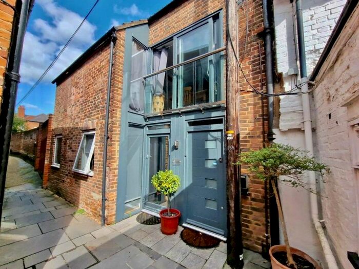 2 Bedroom Semi-Detached House To Rent In The Borough, Farnham, GU9