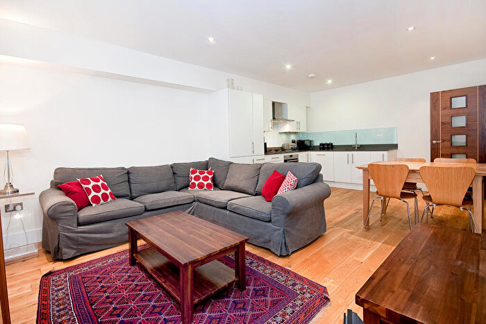 2 Bedroom Apartment To Rent In Eagle Court, EC1M