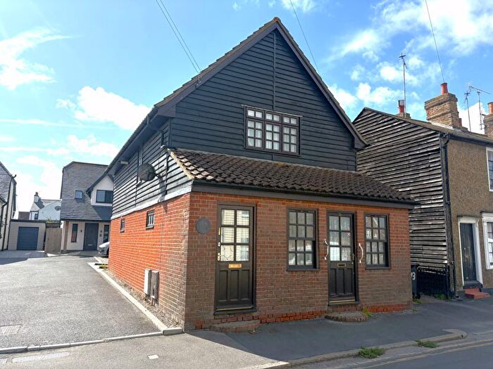 1 Bedroom Flat For Sale In High Street, Great Wakering, Southend-On-Sea, SS3