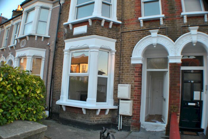 2 Bedroom Flat To Rent In Farley Road, London, SE6