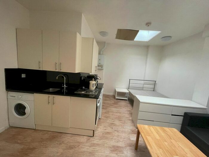 Studio To Rent In Stamford Hill, London, N16