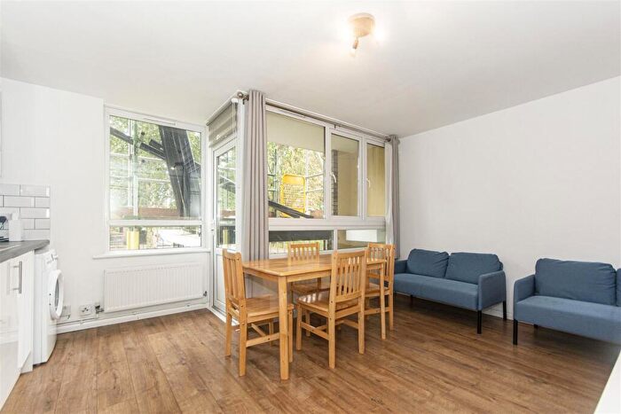 4 Bedroom Flat To Rent In Batten Street, Battersea, SW11
