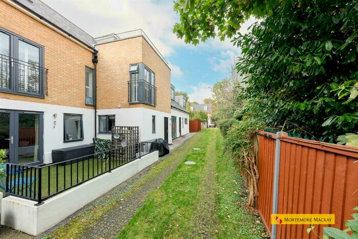 3 Bedroom House To Rent In Henrietta Gardens, London, N21