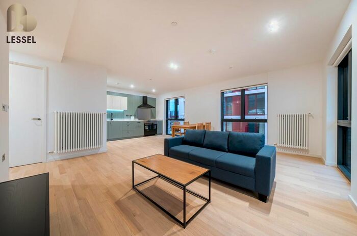 2 Bedroom Flat To Rent In Calville House, Brentford, TW8