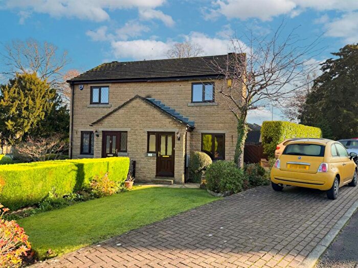 2 Bedroom Semi Detached House For Sale In The Shroggs, Steeton, BD20