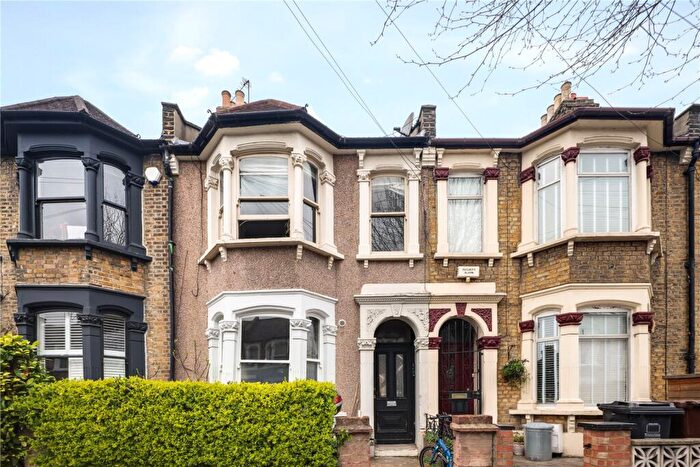 2 Bedroom Flat For Sale In Roding Road, Homerton, London, E5