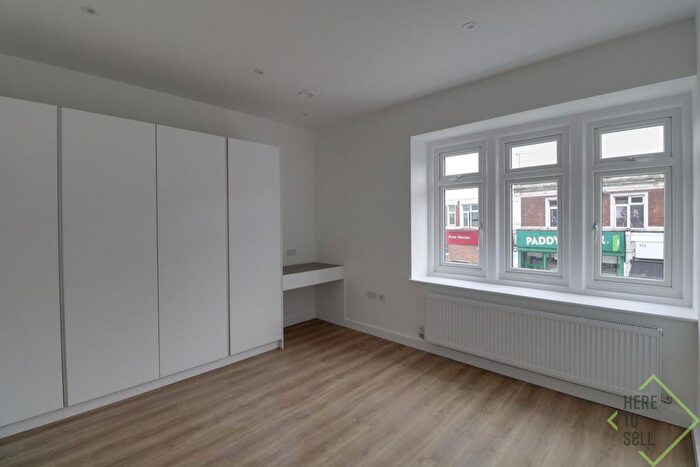 2 Bedroom Flat To Rent In Flat Green Lanes, London, N13