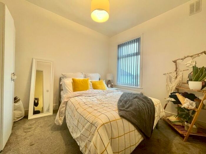 5 Bedroom Semi-Detached House To Rent In Westdown Road, London E15