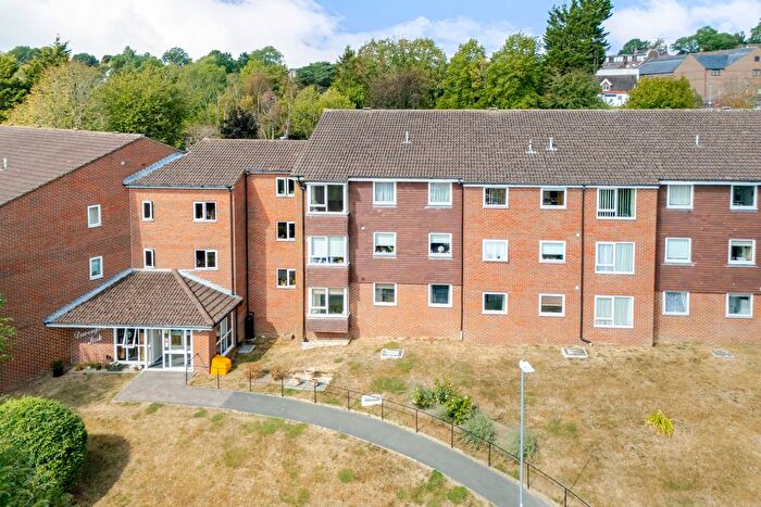 1 Bedroom Flat For Sale In Station Road, Heathfield, TN21