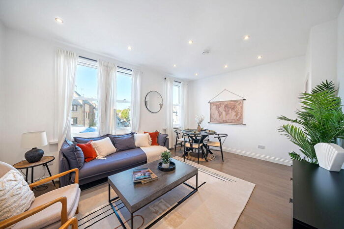 4 Bedroom Flat For Sale In Plough Road, Clapham Junction, SW11