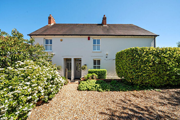 4 Bedroom Semi-Detached House For Sale In St. Georges Road, Farnham, GU9