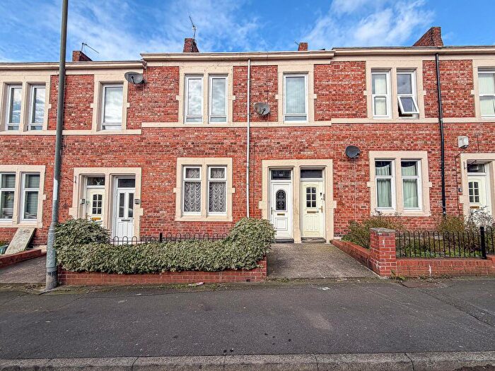 2 Bedroom Flat For Sale In Shipcote Terrace, Gateshead, NE8