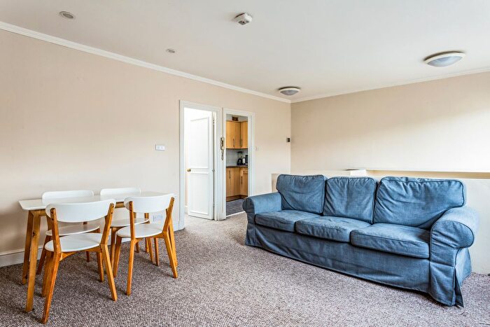 1 Bedroom Flat To Rent In Gordon Place, Kensington, London, W8