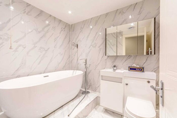 2 Bedroom Flat To Rent In Bridgewater Square, Barbican, London, EC2Y