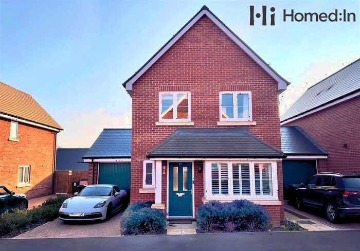 4 Bedroom Property For Sale In Oak Tree Way, Horsham, RH13