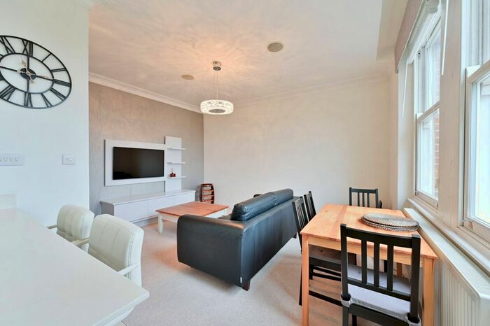 2 Bedroom Flat To Rent In West Hill, Putney, London, SW15