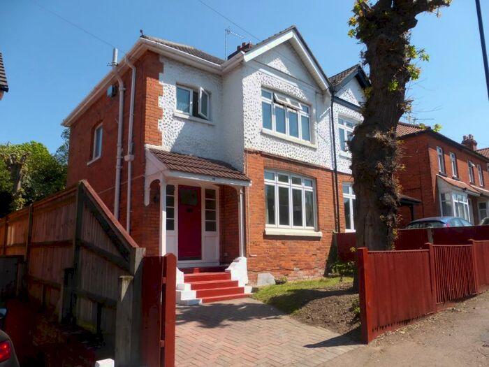 3 Bedroom Semi-Detached House To Rent In Dale Road, Southampton, SO16