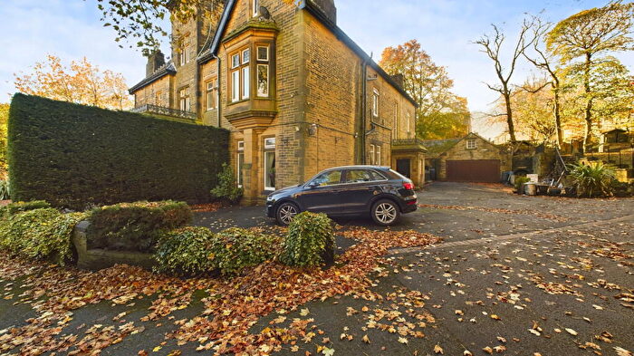 4 Bedroom Coach House For Sale In Clayton Lane, Clayton, Bradford, BD14