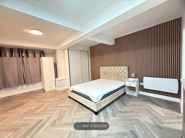 3 Bedroom Flat To Rent In Tuscany House, Manchester, M1