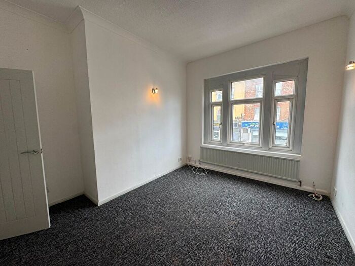 2 Bedroom Flat To Rent In Woodlands Road, Ilford, Redbridge, IG1