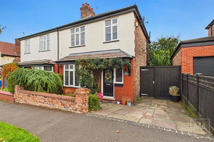 3 Bedroom Semi-Detached House For Sale In Walton Heath Road, Walton, Warrington, WA4