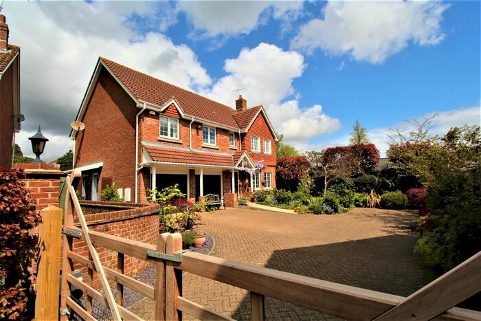 5 Bedroom Detached House To Rent In Shipley Close, Alton, Hampshire, GU34