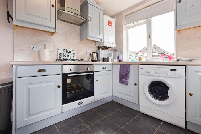 2 Bedroom Flat To Rent In Eton Avenue, Wembley, HA0