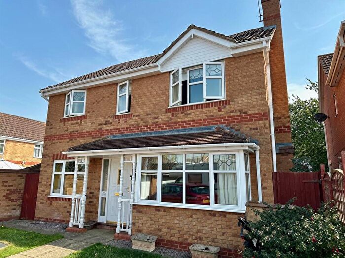 6 Bedroom Detached House For Sale In Alvis Drive, Yaxley, Peterborough, PE7