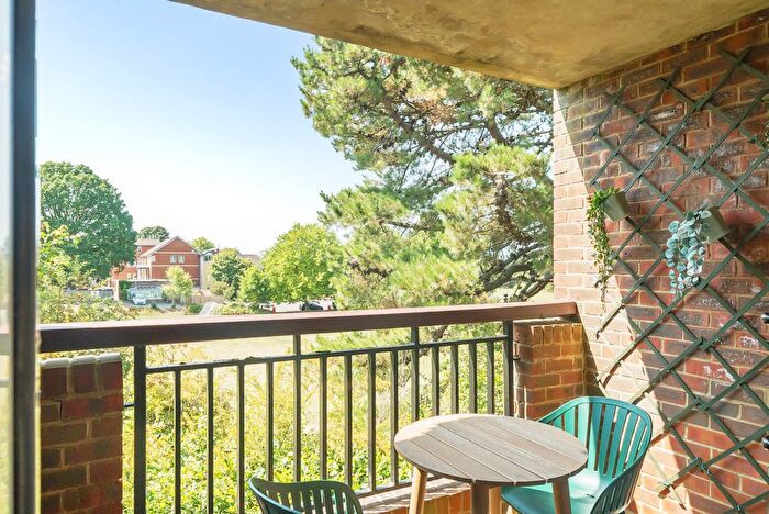 2 Bedroom Flat For Sale In Morley Road, Farnham, GU9