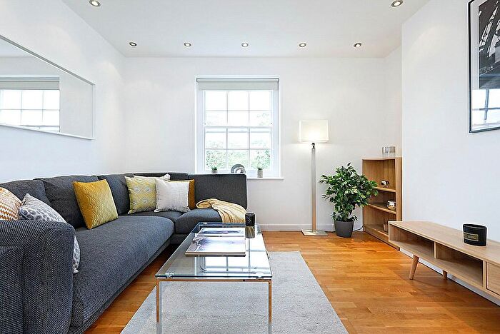 3 Bedroom Flat To Rent In Grove End Road, London, NW8