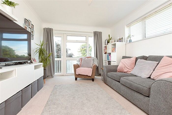 1 Bedroom Flat For Sale In Castle Drive, Reigate, Surrey, RH2
