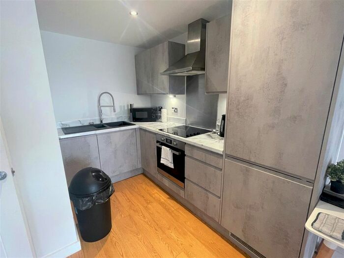 2 Bedroom Flat To Rent In Atkinson Street, Hunslet, Leeds, LS10