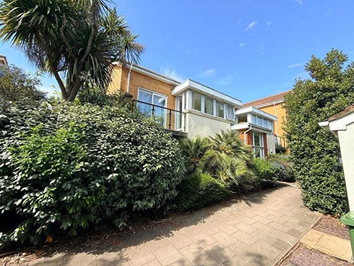 2 Bedroom Flat For Sale In Pier Way, London, SE28