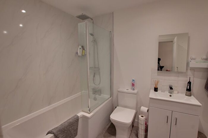 1 Bedroom Flat To Rent In Windsor Road, Trowbridge, BA14