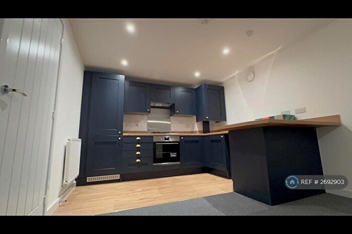 2 Bedroom Flat To Rent In Portobellow Grove, L6