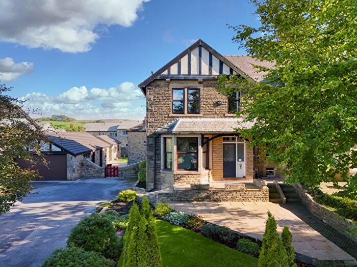 3 Bedroom Semi-Detached House For Sale In Skipton Road, Barnoldswick, BB18