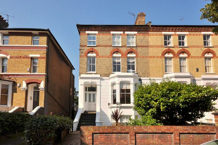 2 Bedroom Flat To Rent In Macaulay Road, London, SW4