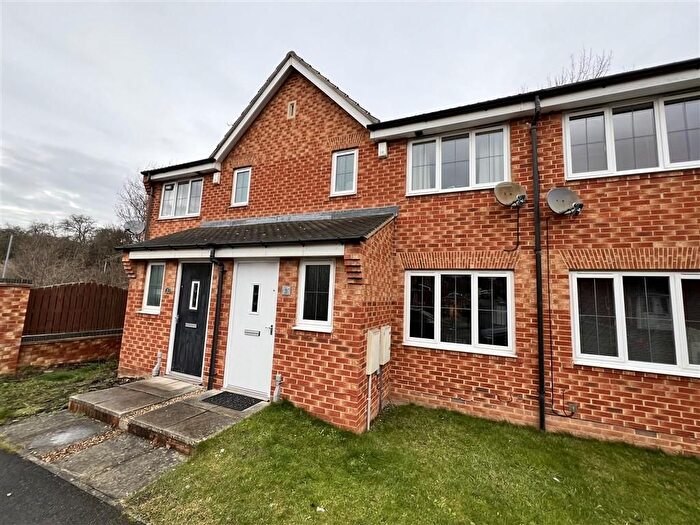 3 Bedroom Terraced House For Sale In Cromwell Mount, Pontefract, WF8