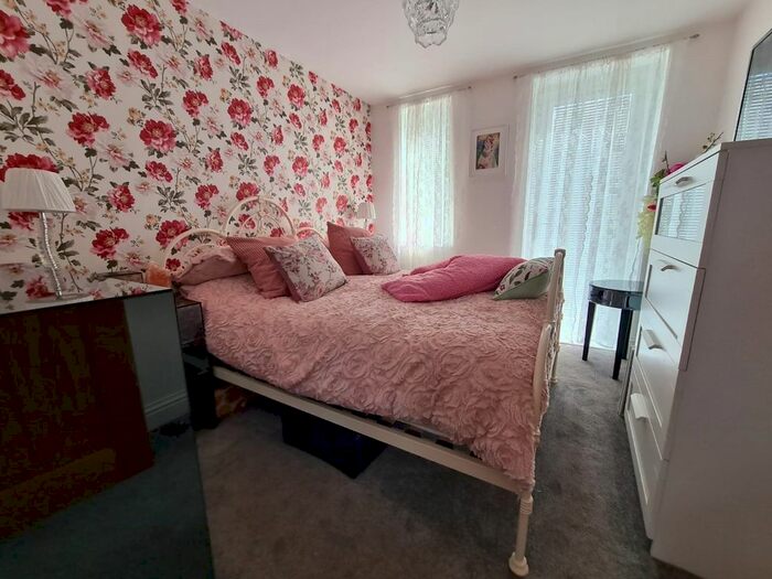 2 Bedroom Flat To Rent In Broad Street, Staple Hill, Bristol, BS16