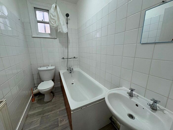 1 Bedroom Flat To Rent In Hoe Street, London, E17