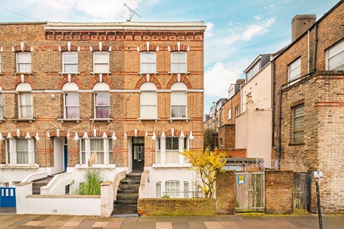 2 Bedroom Flat For Sale In Davenant Road, Upper Holloway, N19