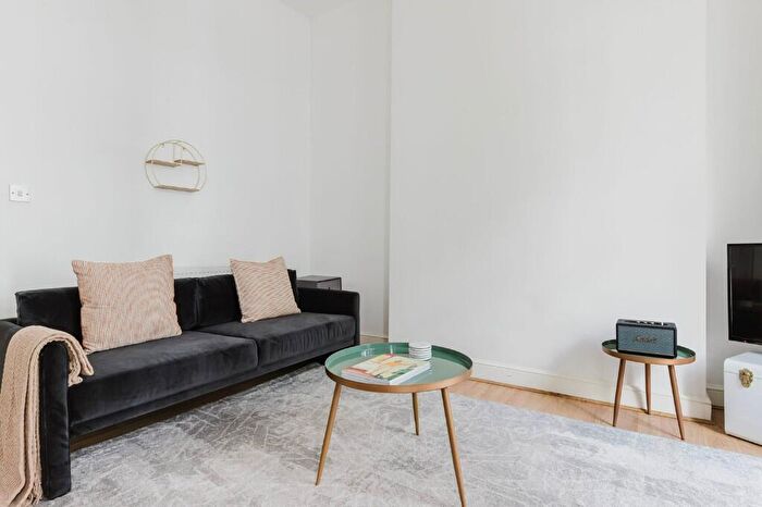 1 Bedroom Apartment To Rent In Mornington Crescent, London, NW1