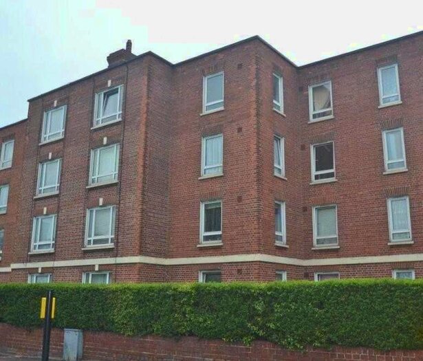 3 Bedroom Apartment To Rent In Priory Close, High Path, Wimbledon, SW19