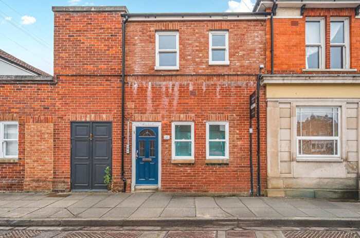 2 Bedroom Flat To Rent In Eastney Road, Southsea, Hampshire, PO4