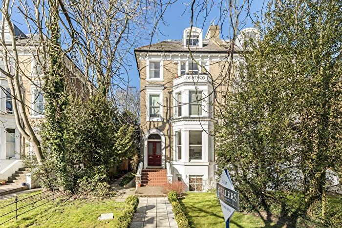 2 Bedroom Flat To Rent In Cambridge Park, Twickenham, TW1