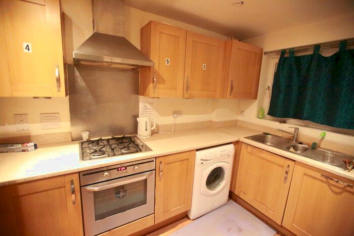 4 Bedroom Town House To Rent In Wraysbury Drive, West Drayton, UB7