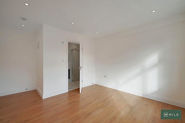 Studio To Rent In Coles Green Road, London, NW2